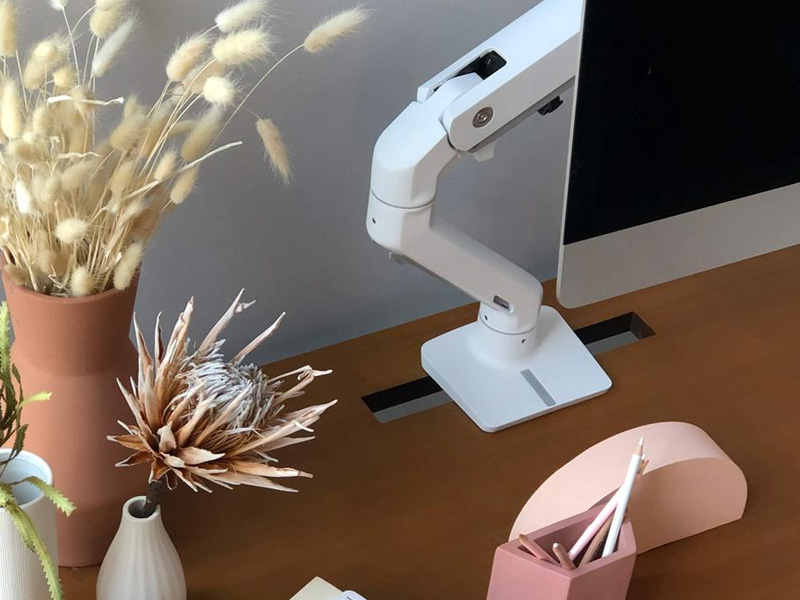 HX-Desk-Monitor-Arm-im-new-4.jpg