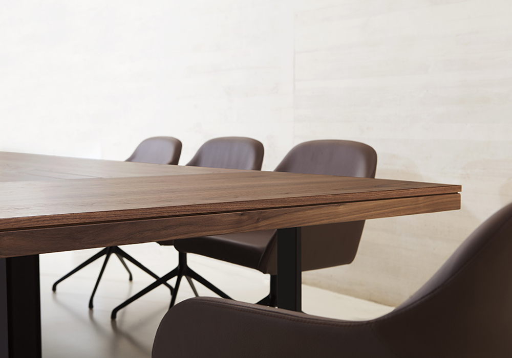 executive-desk_bat_2.jpg