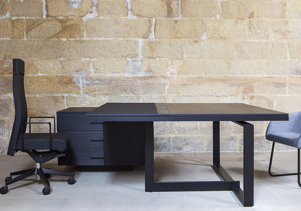 executive-desk_bat_4.jpg