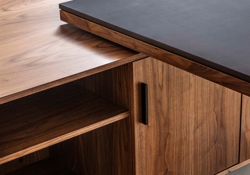 executive-desk_bat_5.jpg